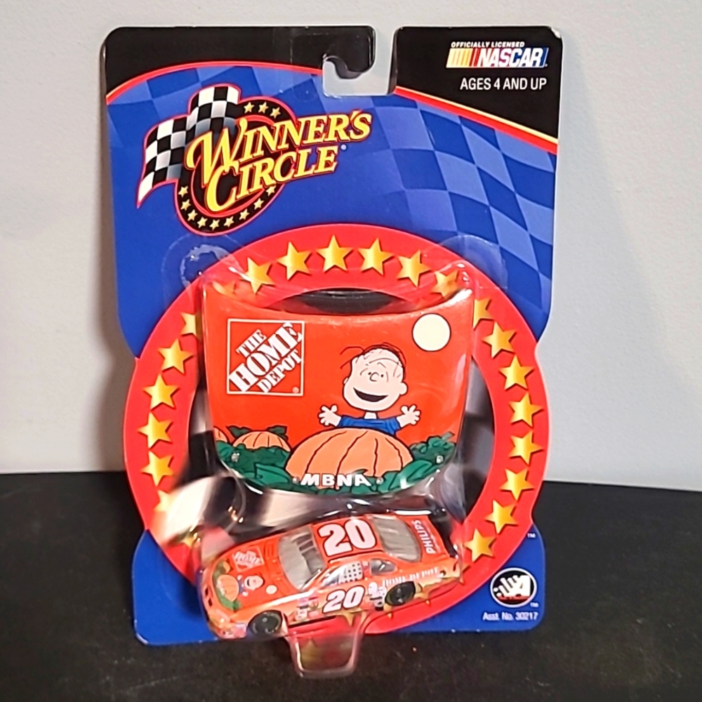 Nascar Winners Circle 1:64 Scale Die-Cast Car & Hood #20 Tony Stewart
